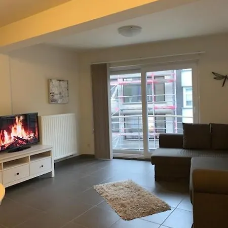 Stijlvol In Hartje Vlak Bij Het En De Winkelstraat - 6p * Ostende